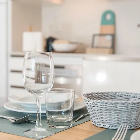 Modern With Ocean View Апартаменты *